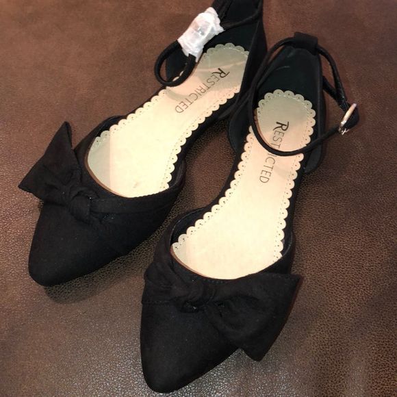 ModCloth Restricted Soho Sojourn Bow Flats 5.5 - Picture 5 of 6